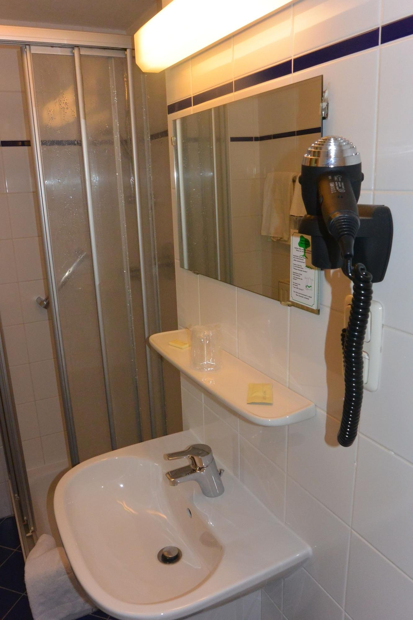 Adlerhof 2*