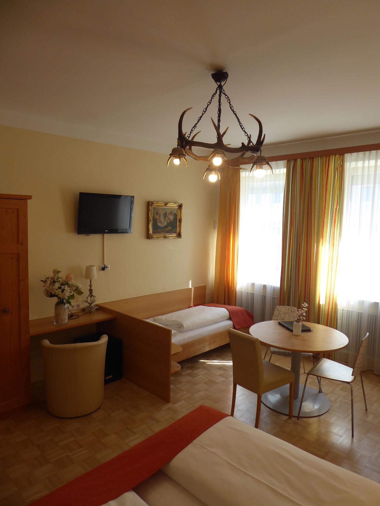 Frühstückspension Adlerhof 2*