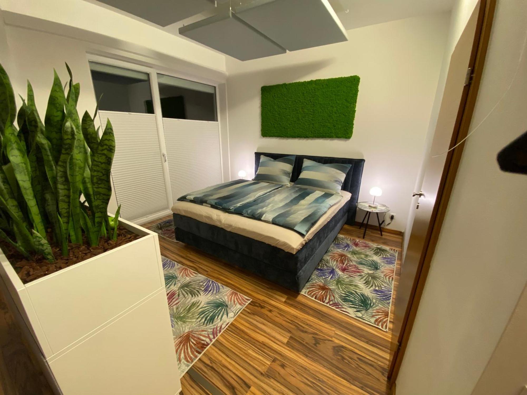 „1. Work & Sleep Luxury Apartment“ Fuer Arbeiten & Wohnen ! Apartment