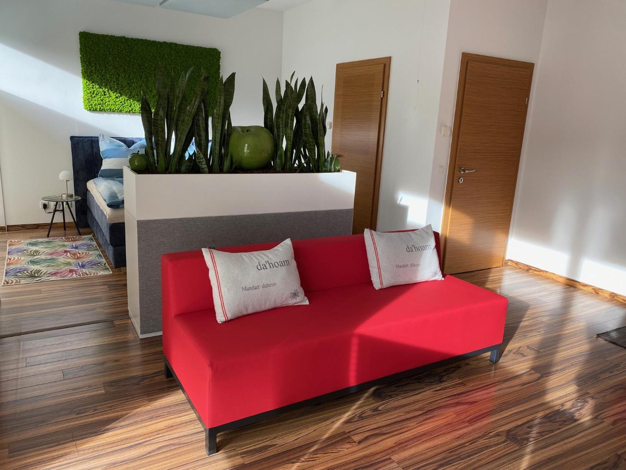„1. Work & Sleep Luxury Apartment“ Fuer Arbeiten & Wohnen !