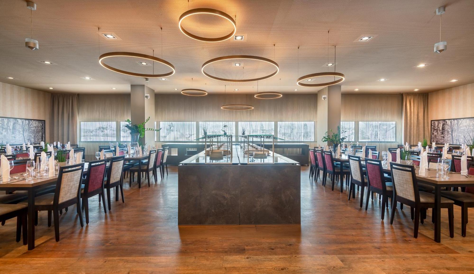 Wyndham Grand Conference Centre Hotel 4*