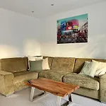 Modern Apartment - Perfectly Located