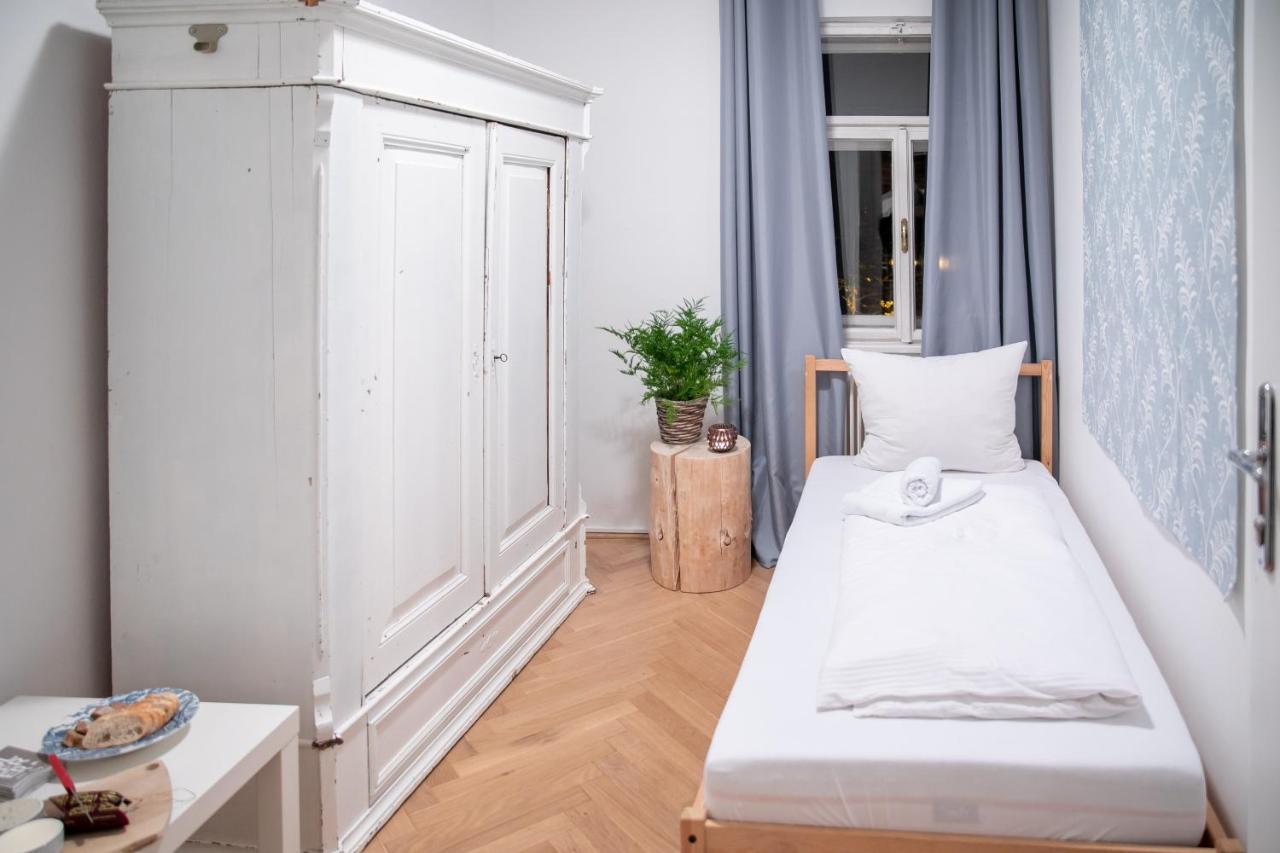 Pousada Family Wellhouse Garden Direct In Salzburg, Sunny Big Garden, Up To 16 Pax, Bikes For Free, Bbq, Sunbeds, Parking For Free, 15 Min Sound Of Music *