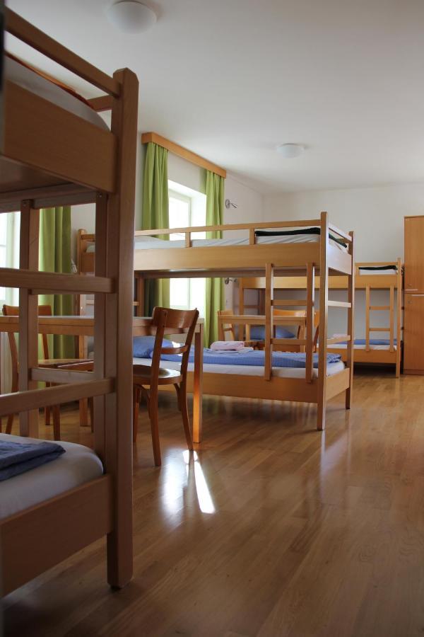 Institut St.sebastian Hostel *