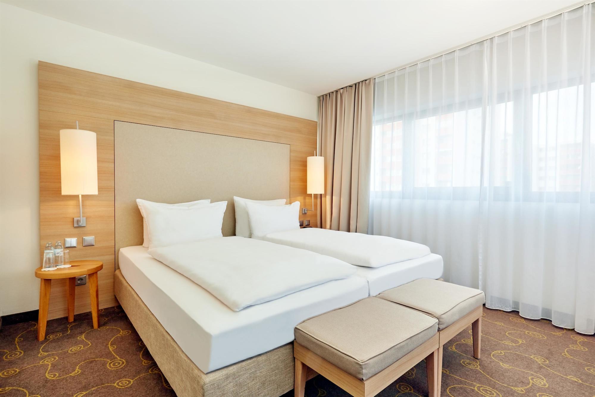 H+ Hotel 4*