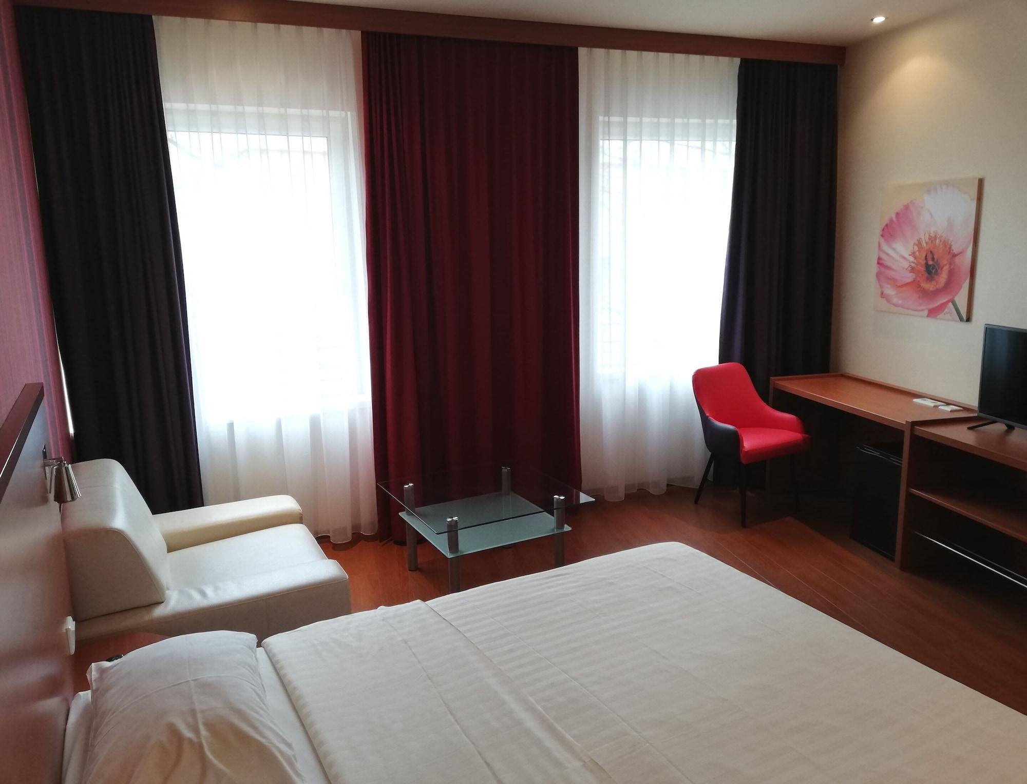 Leonardo Center 3*