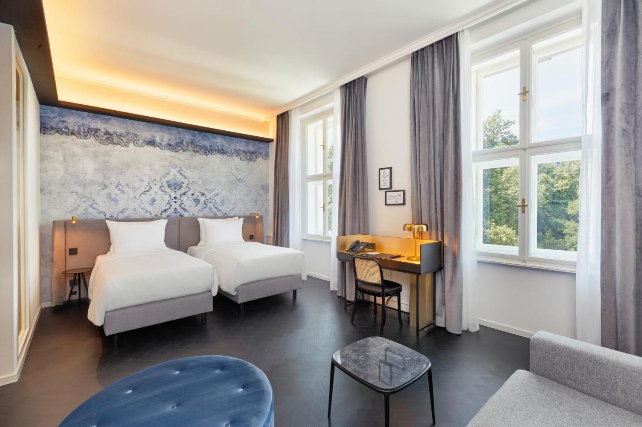 Hotel Hyperion