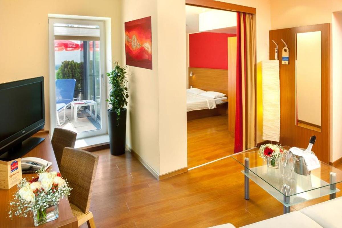Leonardo Center 3*