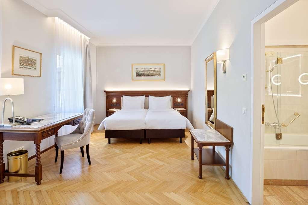 Hotel Radisson Blu Altstadt.