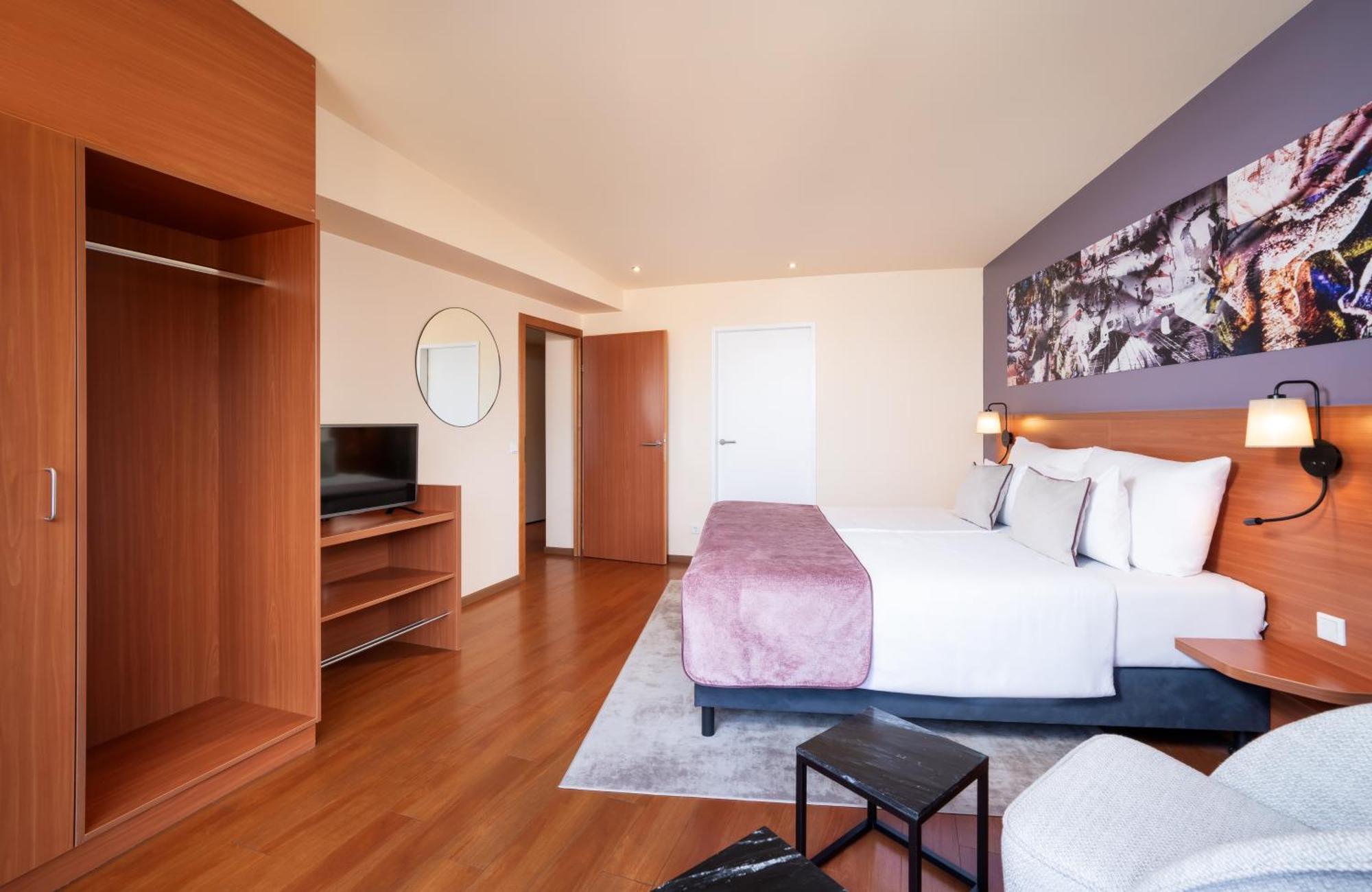 Leonardo Center 3*