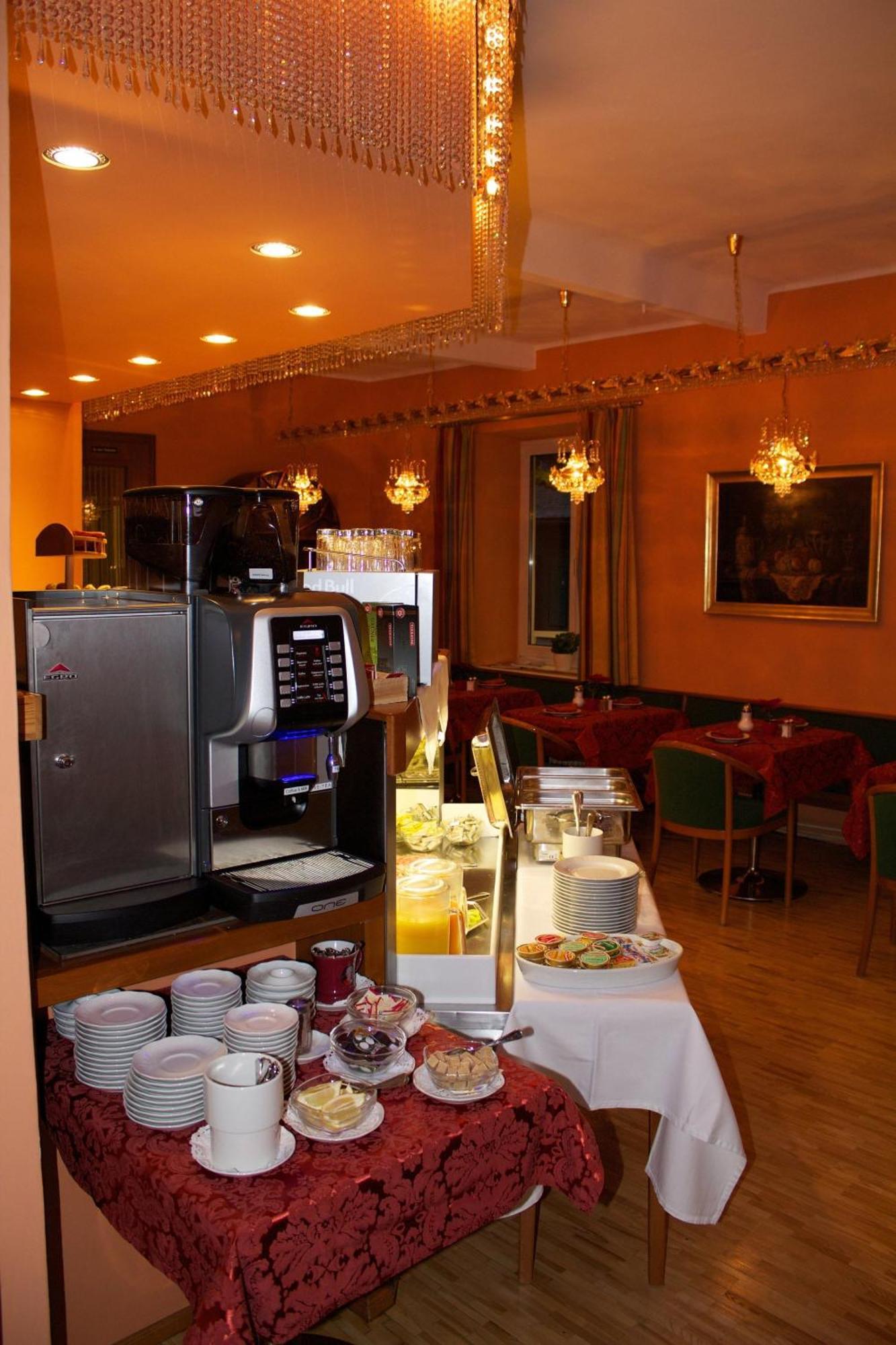 Vier Jahreszeiten Hotel 4*