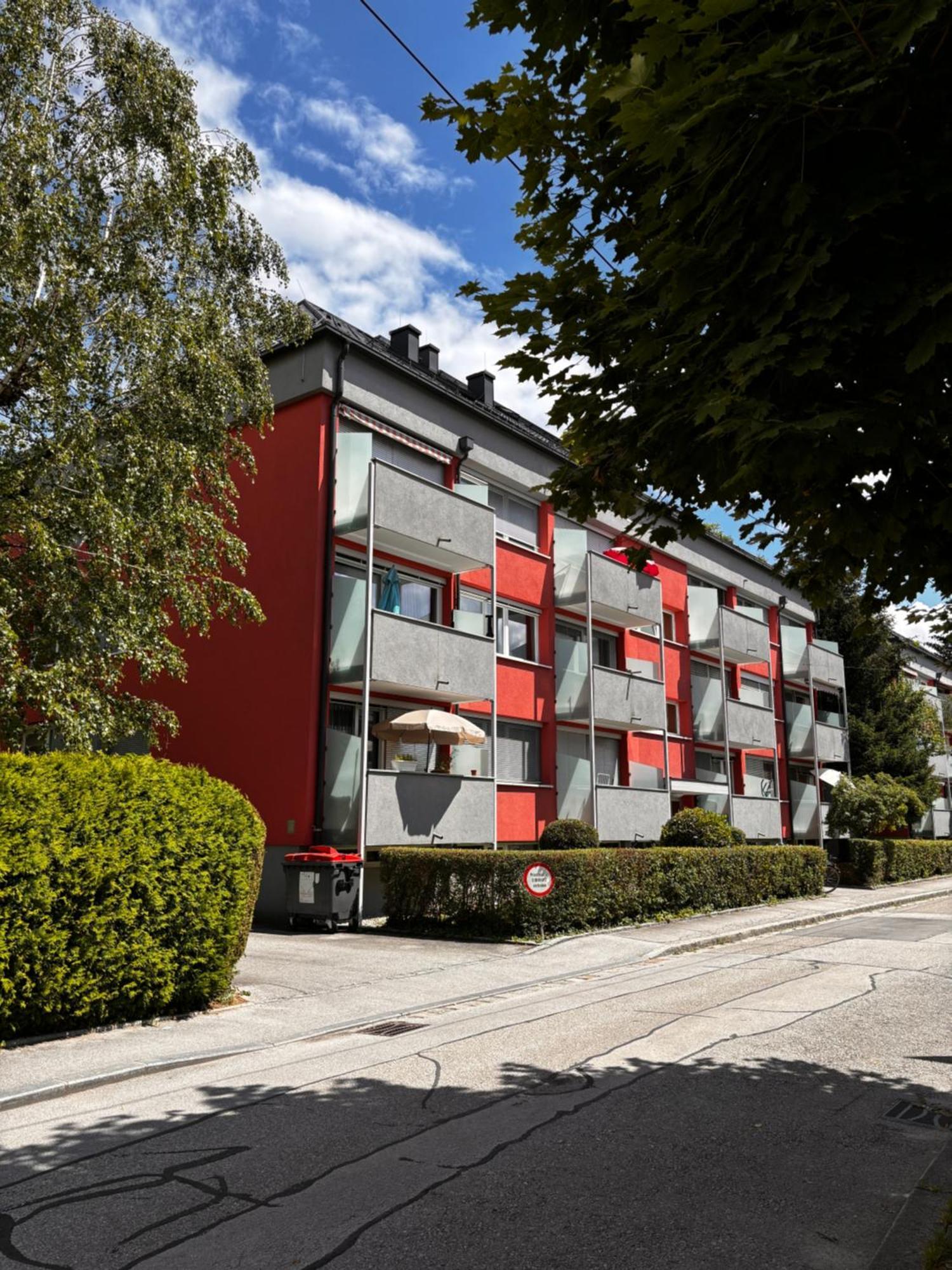 Ruhiges Mit Dachterrasse In *