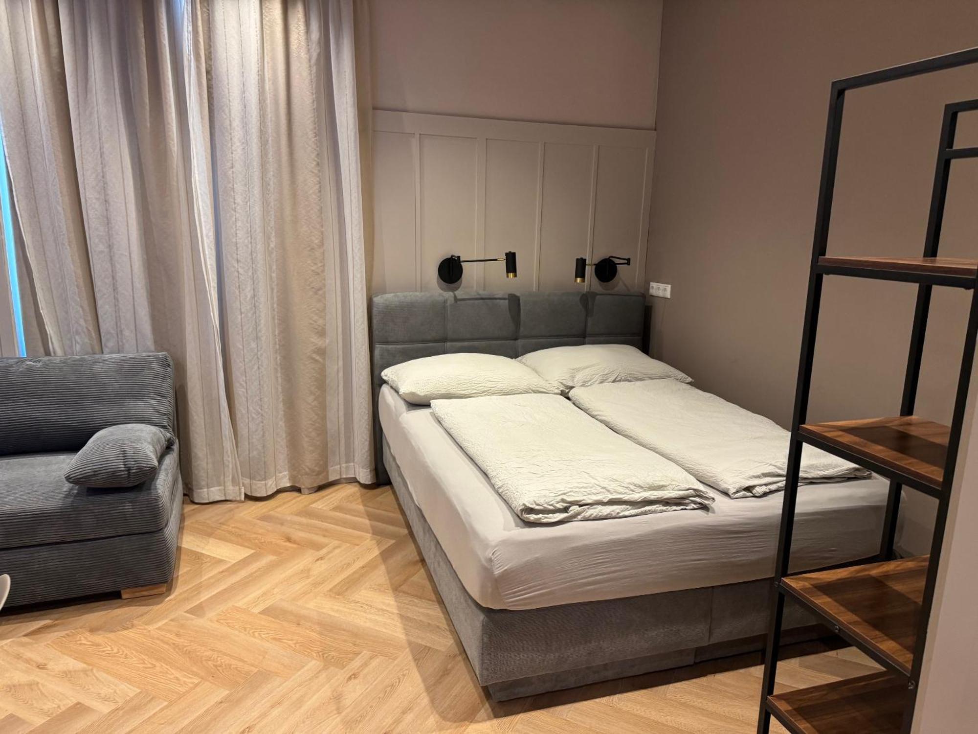 Book-a-room 34