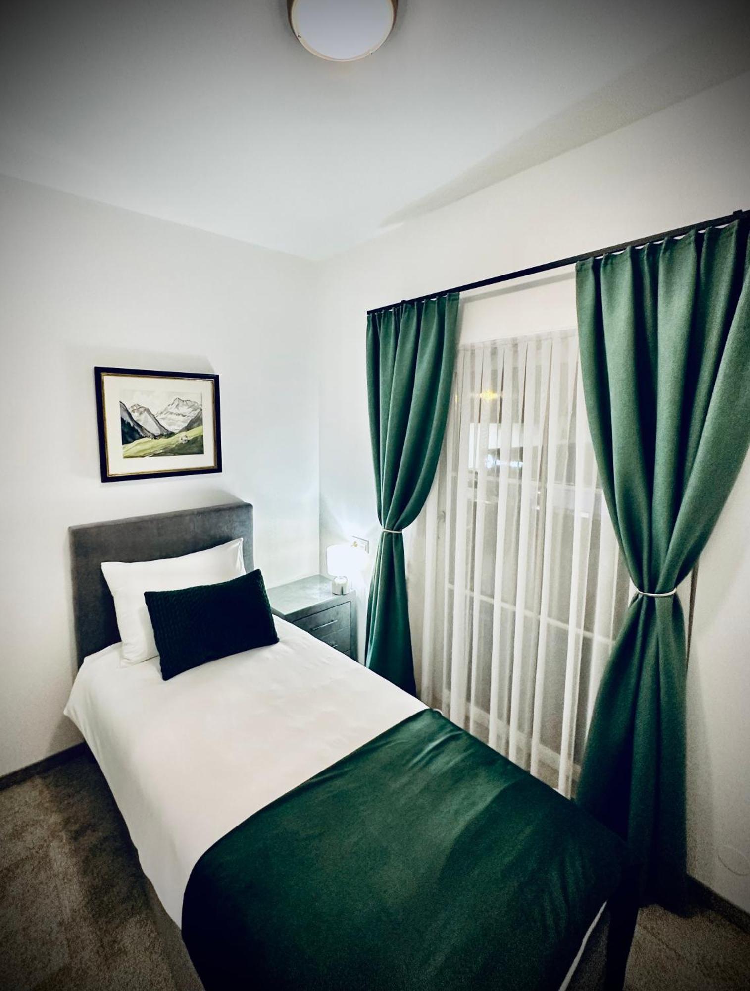 Genta Hotel *