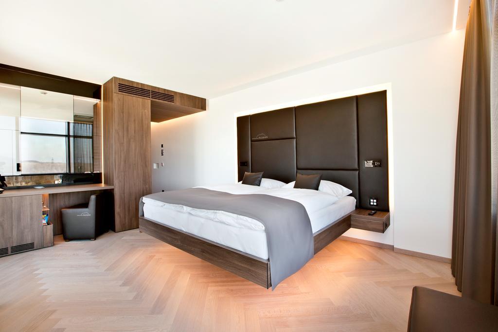 Cool Mama Hotel *