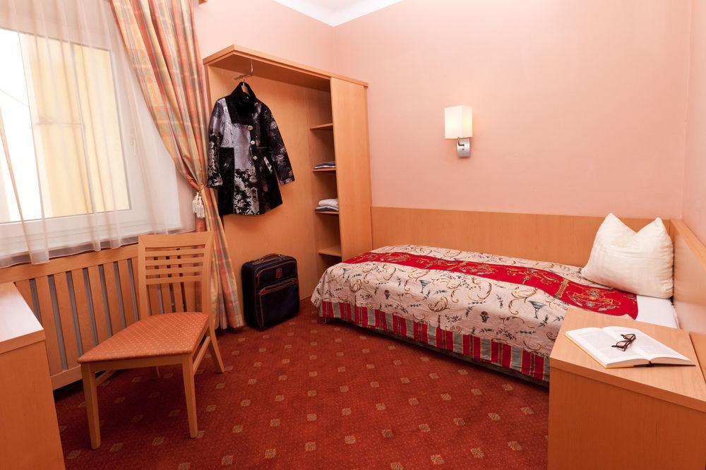 Junior By Max 70 Guest house 3*