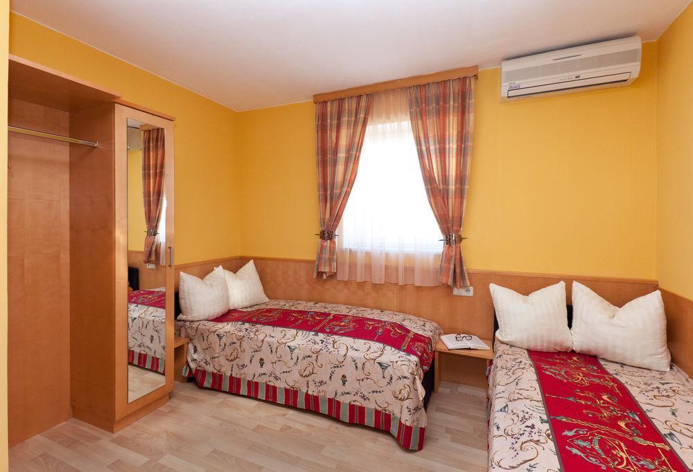 Guest house Junior By Max 70 3*