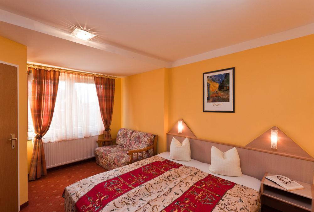 Junior By Max 70 Guest house 3*