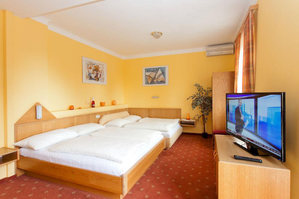 Junior By Max 70 Guest house 3*