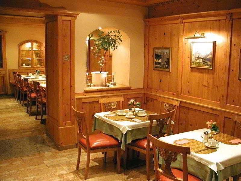 Vier Jahreszeiten Hotel 4*