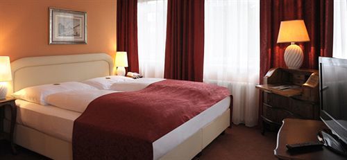 Vier Jahreszeiten Hotel 4*