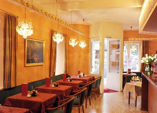 Vier Jahreszeiten Hotel 4*