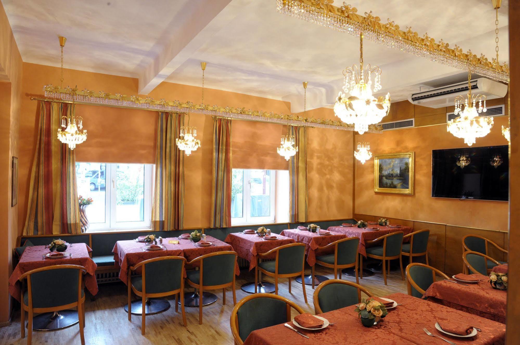 Vier Jahreszeiten Hotel 4*