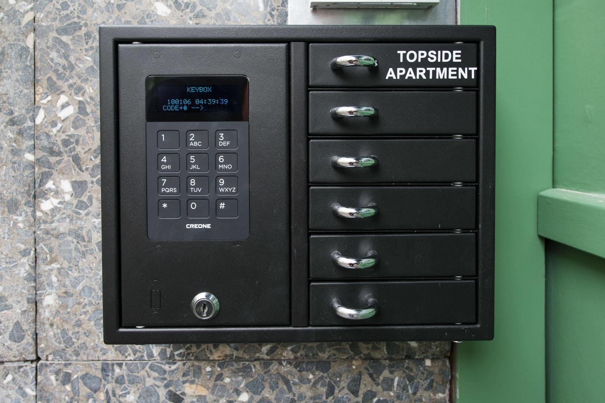 Apartment Topside *