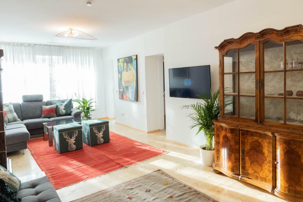 Maxglan Apartment