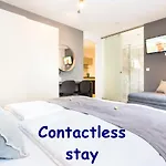 Room 5 Apartments