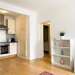 Lovely New Apartment, Central, Free Parking