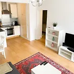 Lovely New Apartment, Central, Free Parking