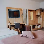 Levy\'S Rooms & Breakfast