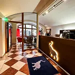 Hotel Elefant Family Business