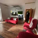 „1. Salzburg Work & Sleep Luxury Apartment“ Fuer Arbeiten & Wohnen !