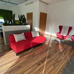 „1. Salzburg Work & Sleep Luxury Apartment“ Fuer Arbeiten & Wohnen !