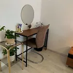 Stylish Home Near Train-Station Parking Extra