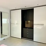 Modern Apartment - Perfectly Located