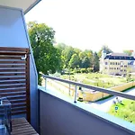 Bright And Cozy Apartment In A Quiet Area - Free Parking, Central