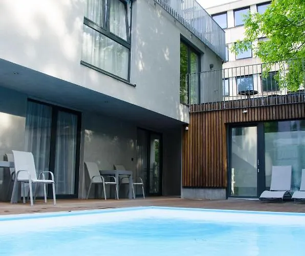 Room 5 Apartments
