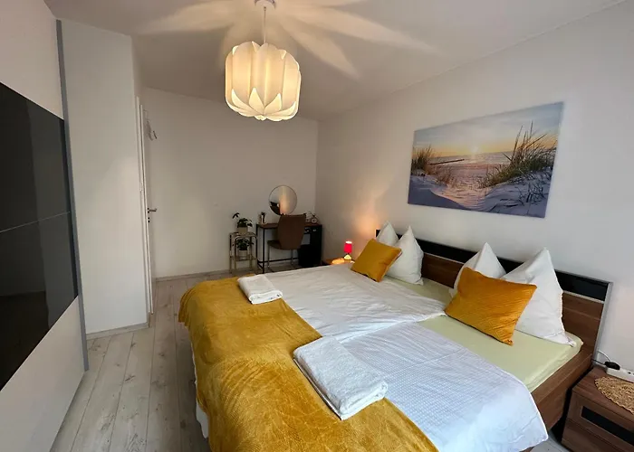 Stylish Home Near Train-Station Parking Extra