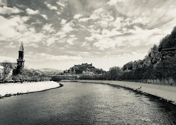 Piano Apartment At Salzach River With Original Arquitecture