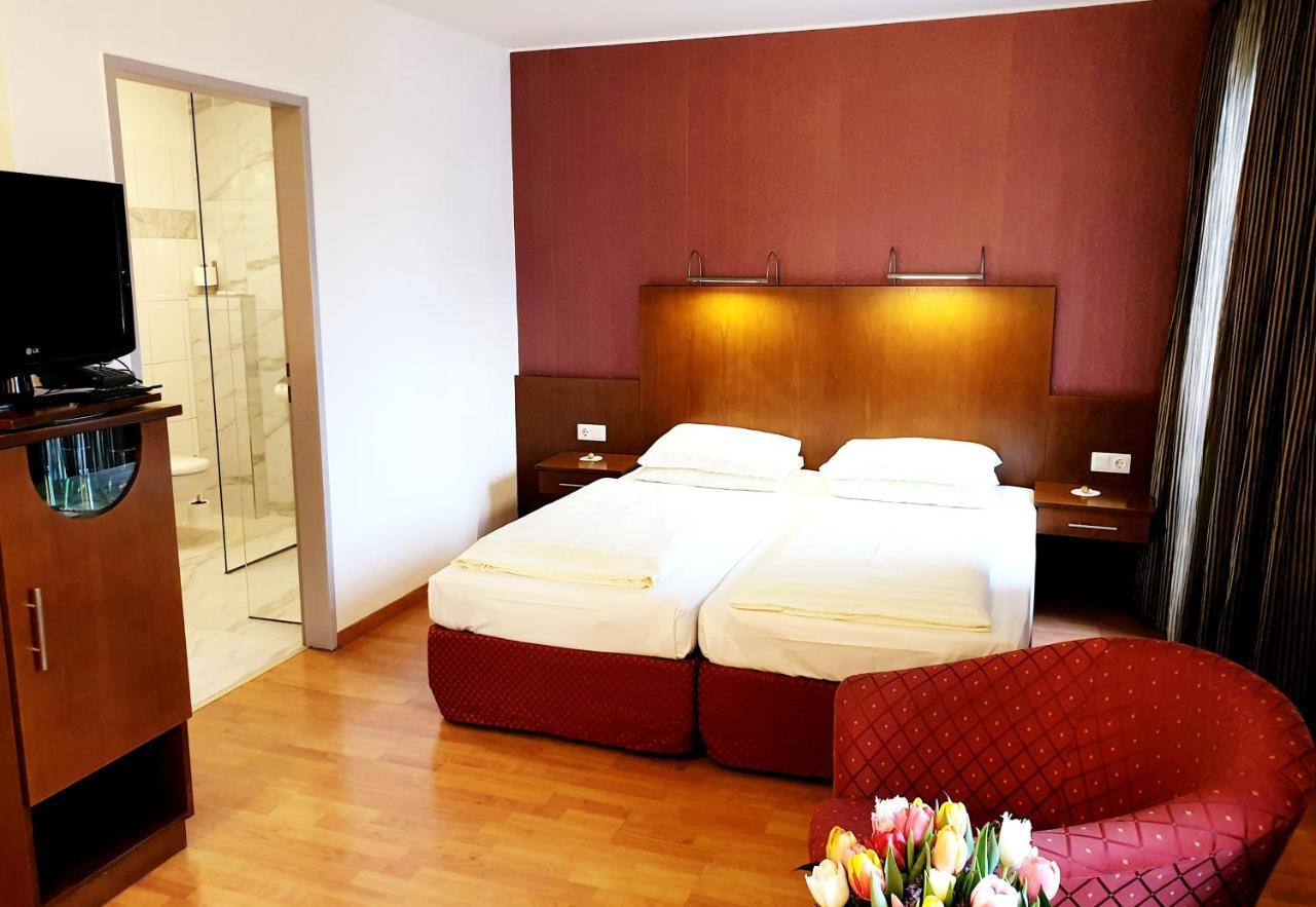 Via Roma Hotel 4*