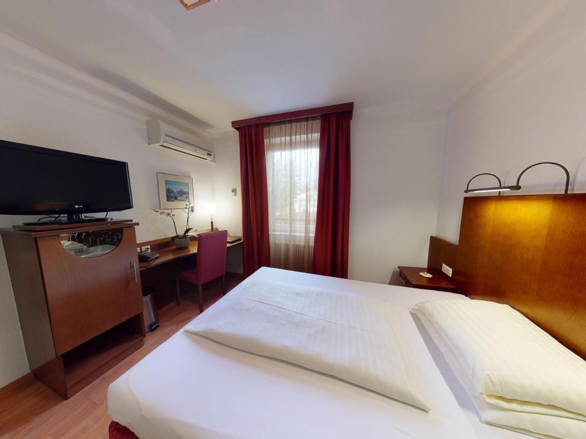 Via Roma Hotel