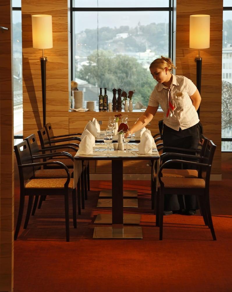 H+ Hotel 4*