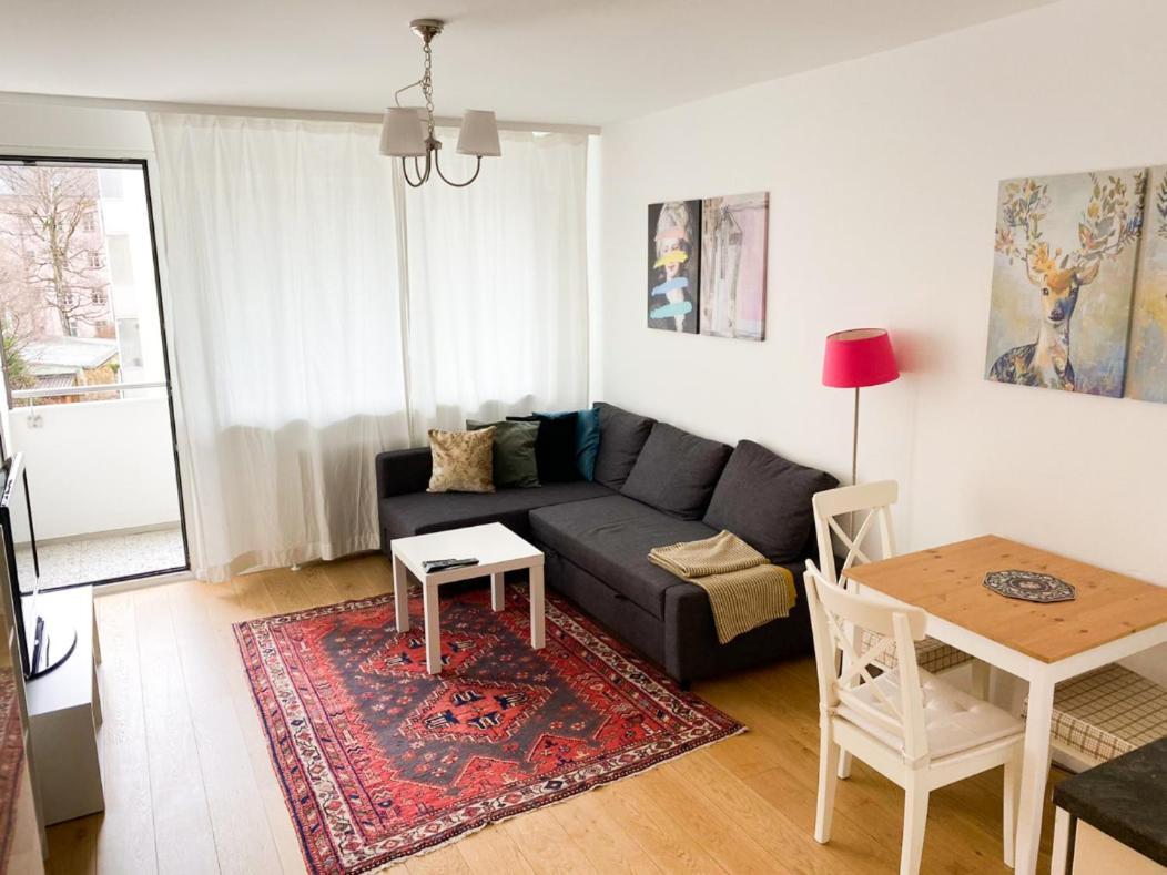 Apartment Lovely New Apartment, Central, Free Parking *
