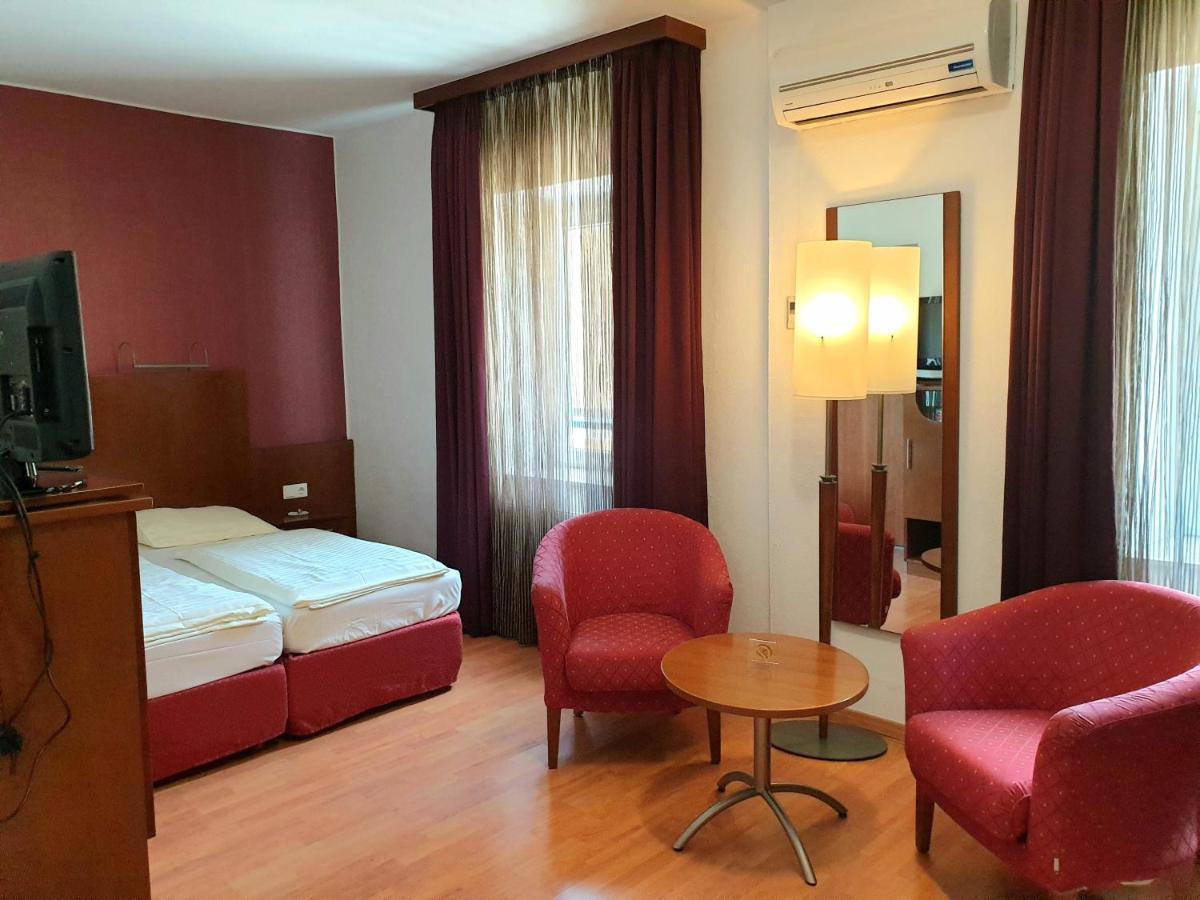 Via Roma Hotel