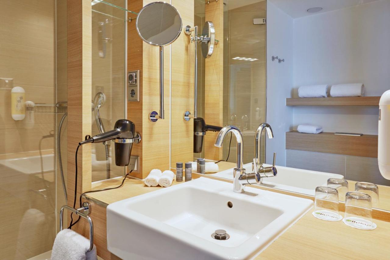 H+ Hotel