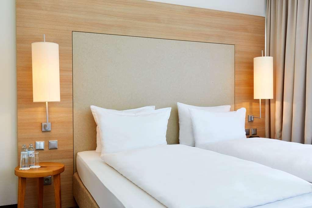 Hotel H+