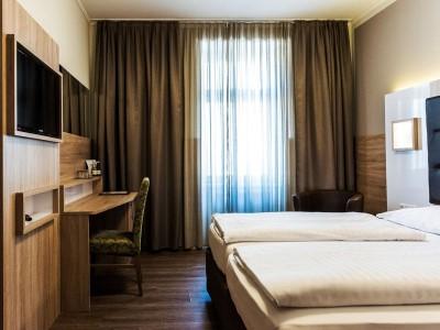 Goldenes Theater 4*